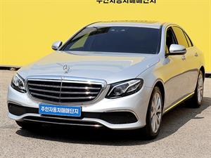 Mercedes Benz E class - Vista 4