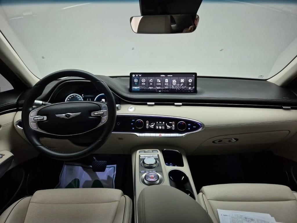 Genesis GV70 - Vista 6