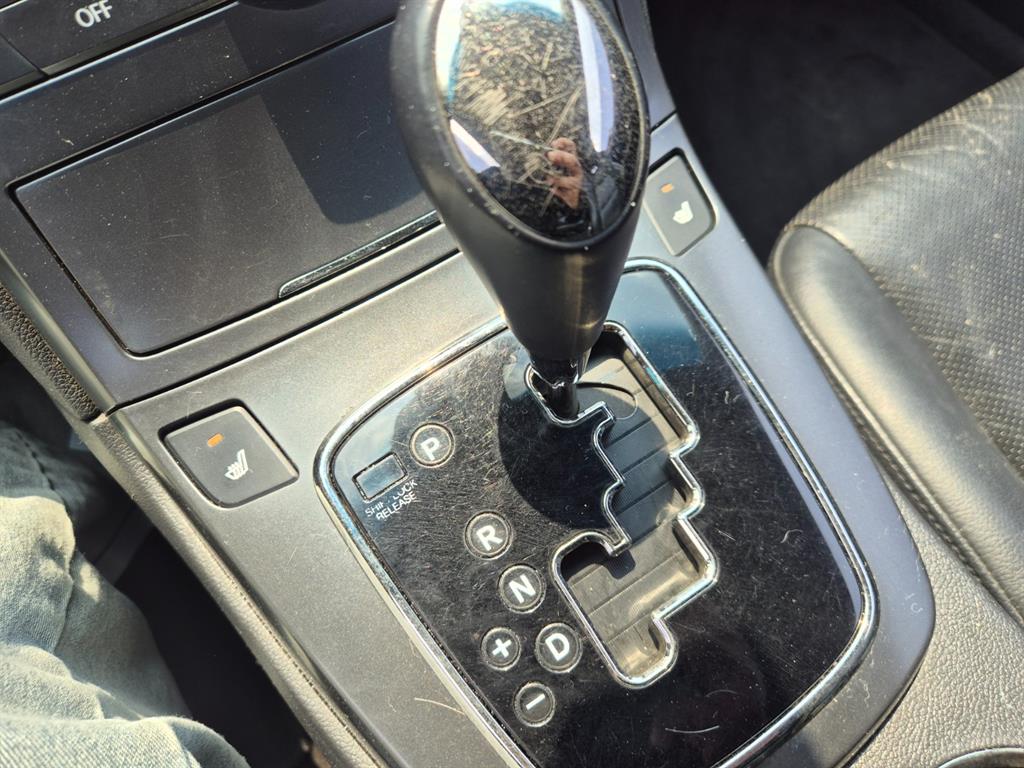 HYUNDAI Genesis - Vista 6