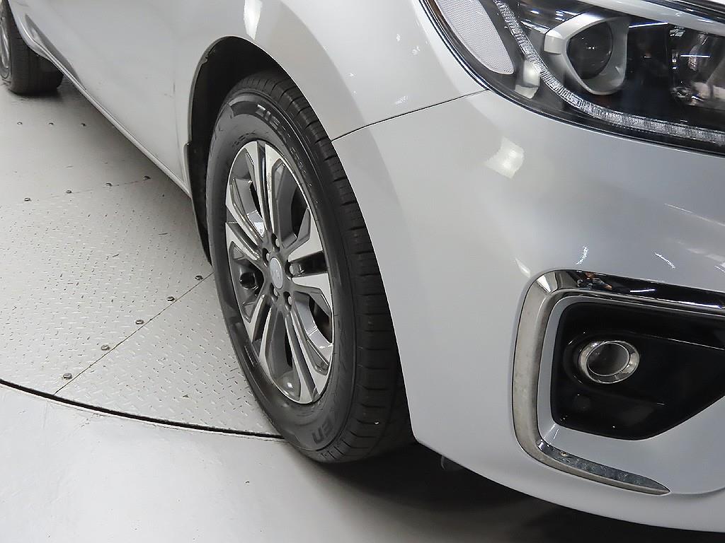KIA Carnival - Vista 9
