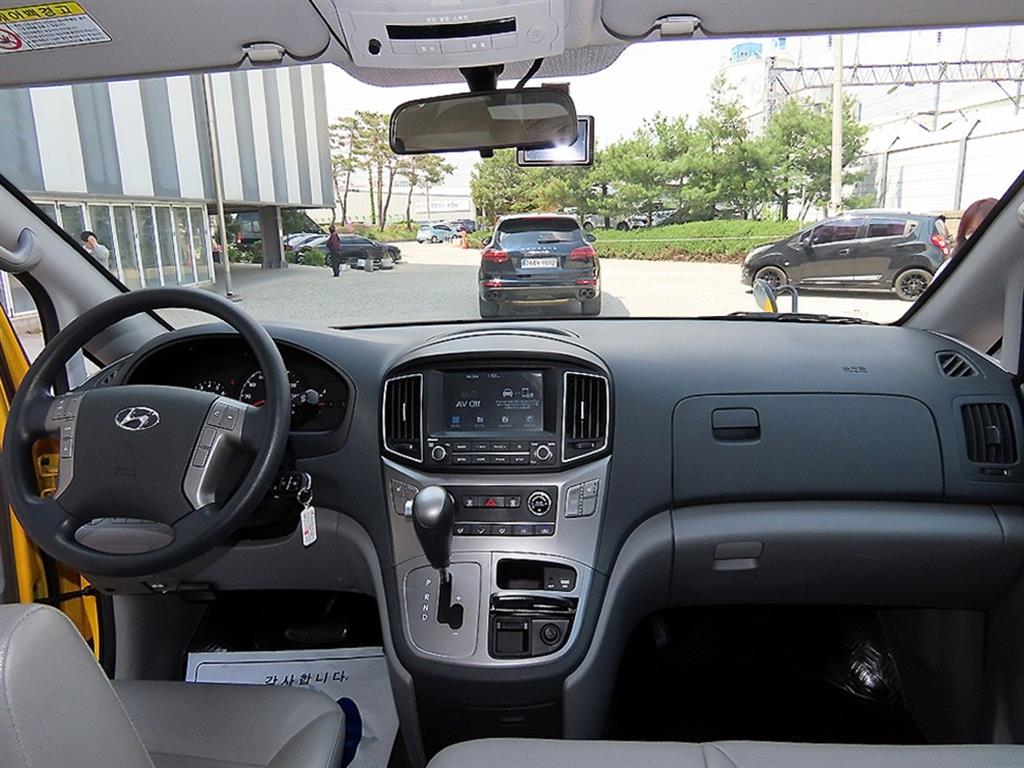 HYUNDAI Starex - Vista 8