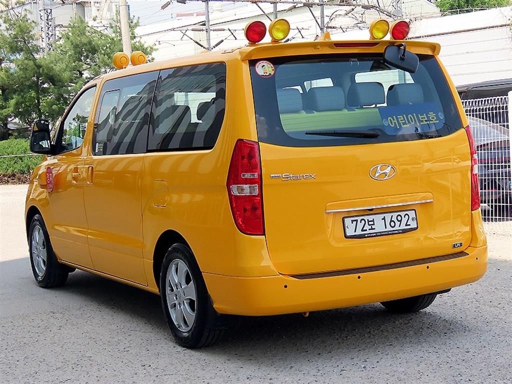 HYUNDAI Starex - Vista 3