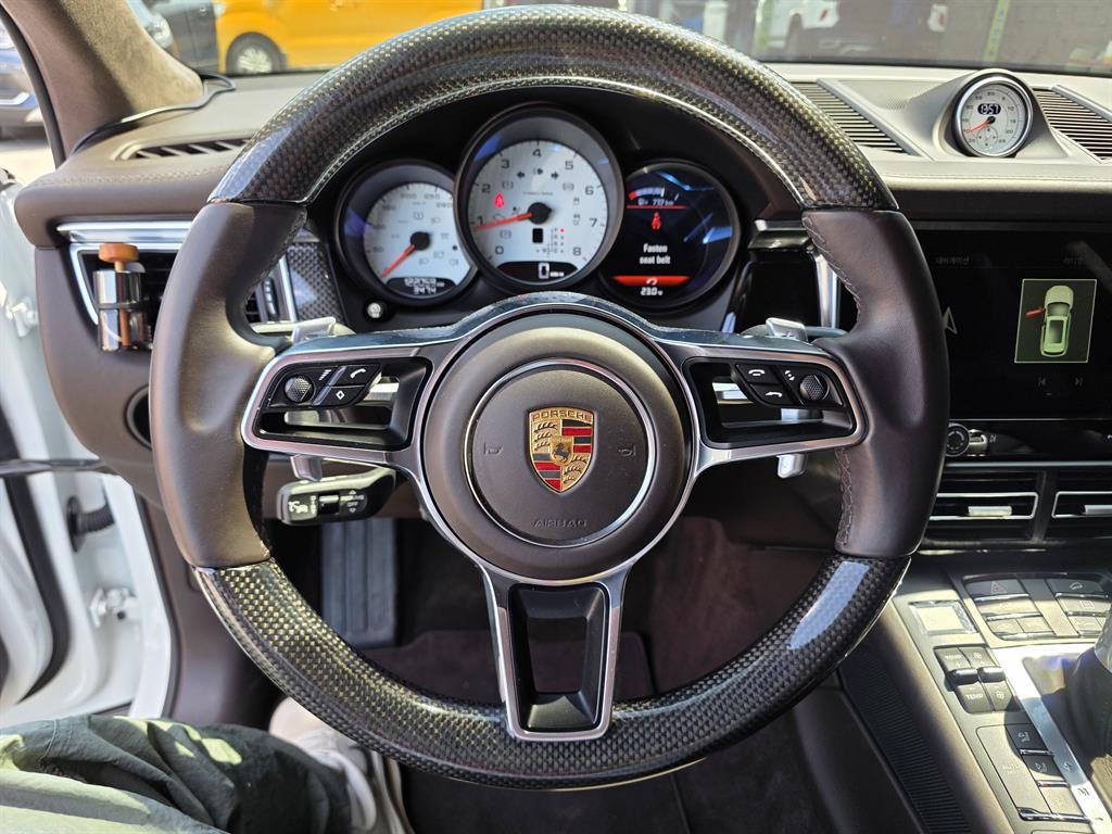 Porsche Macan - Vista 10