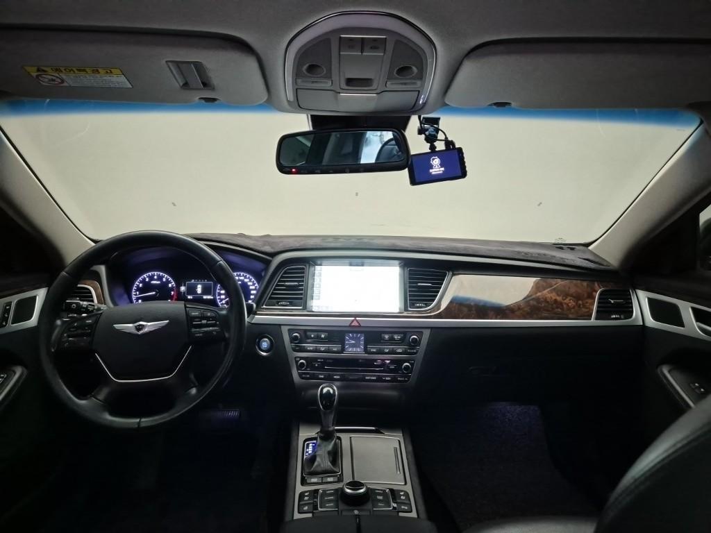 HYUNDAI Genesis - Vista 7