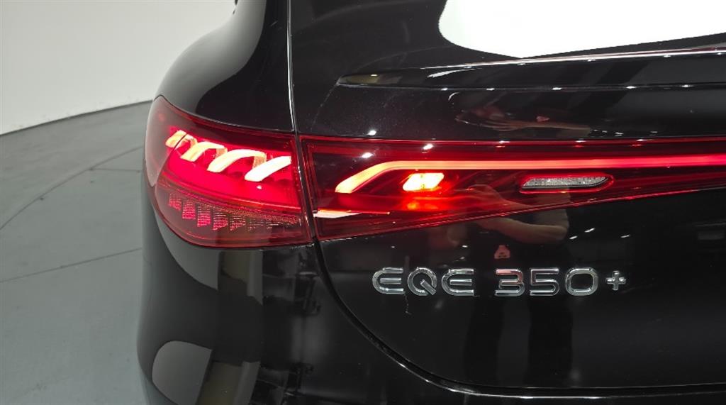 Mercedes Benz EQE - Vista 8