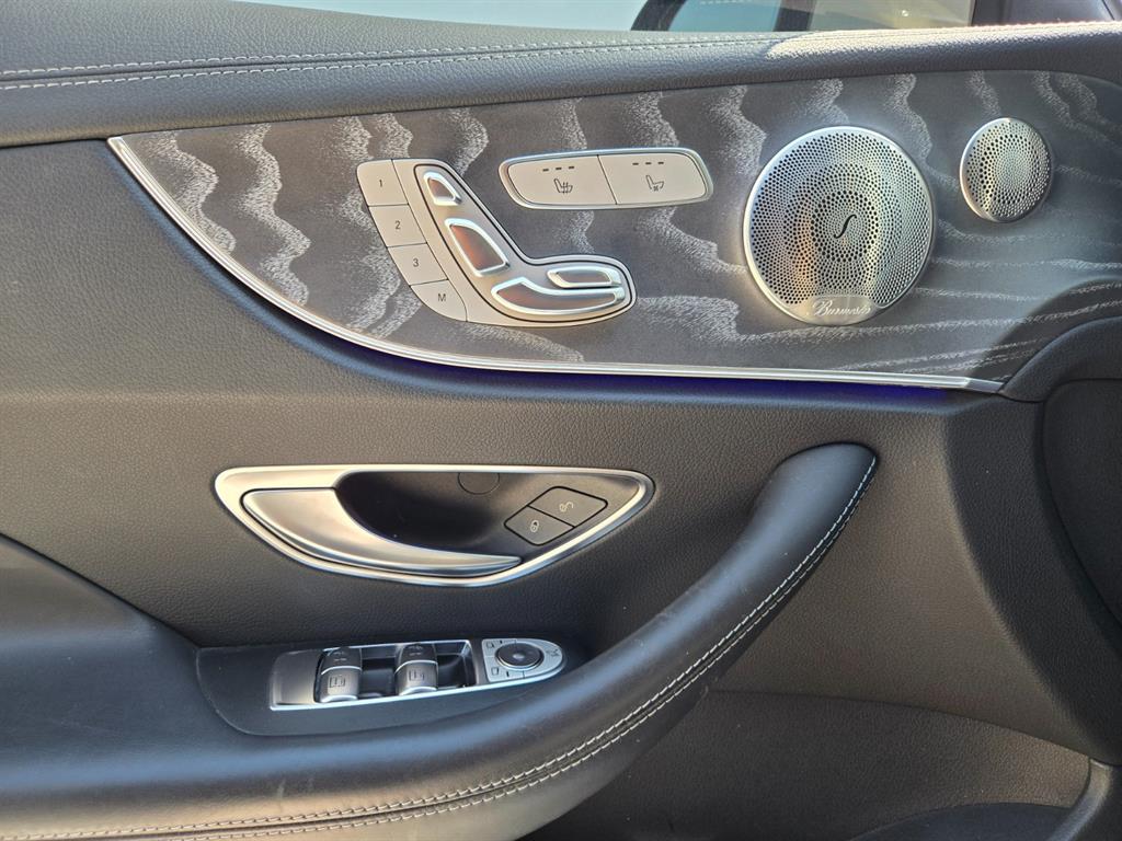 Mercedes Benz E class - Vista 5