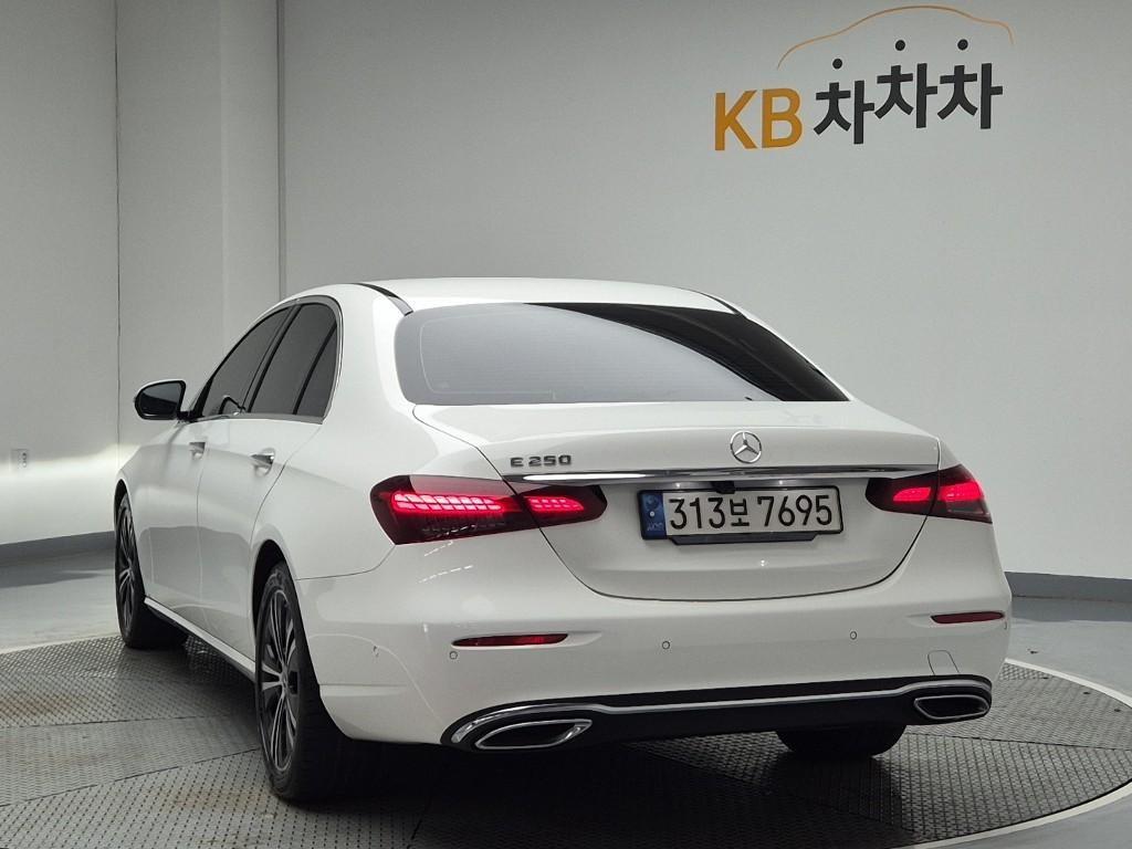 Mercedes Benz E class - Vista 2