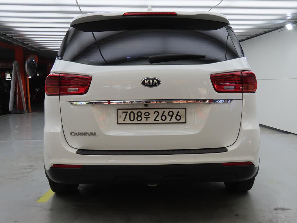 KIA Carnival - Vista 4