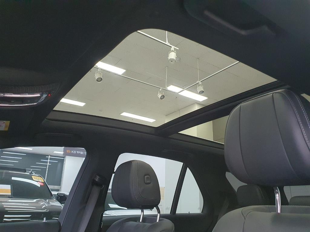 Mercedes Benz GLE Class - Vista 12