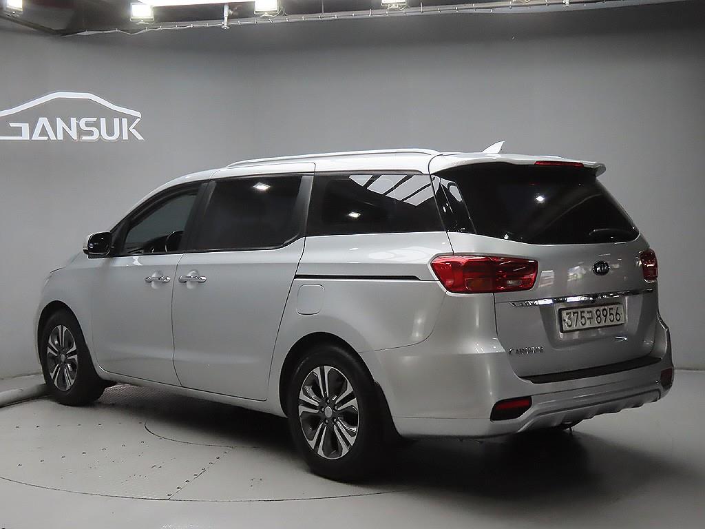 KIA Carnival - Vista 5