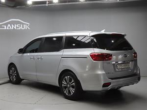 KIA Carnival - Vista 6