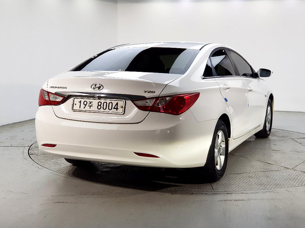 HYUNDAI Sonata - Vista 4