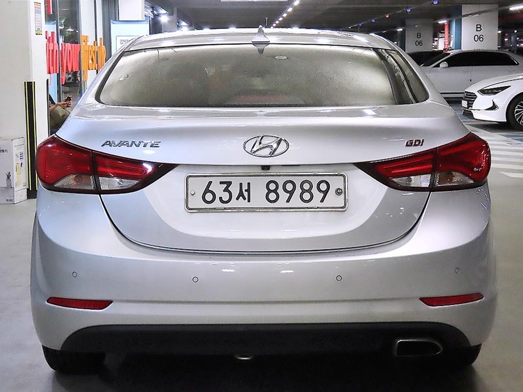 HYUNDAI Avante - Vista 5