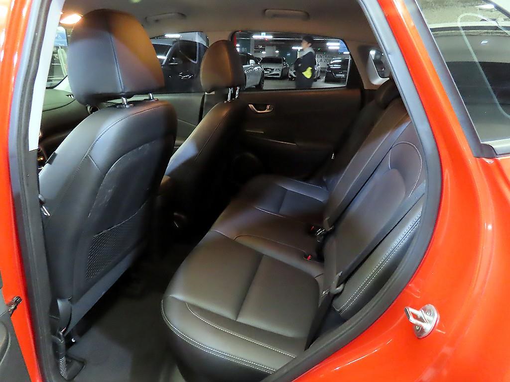 HYUNDAI Kona - Vista 7