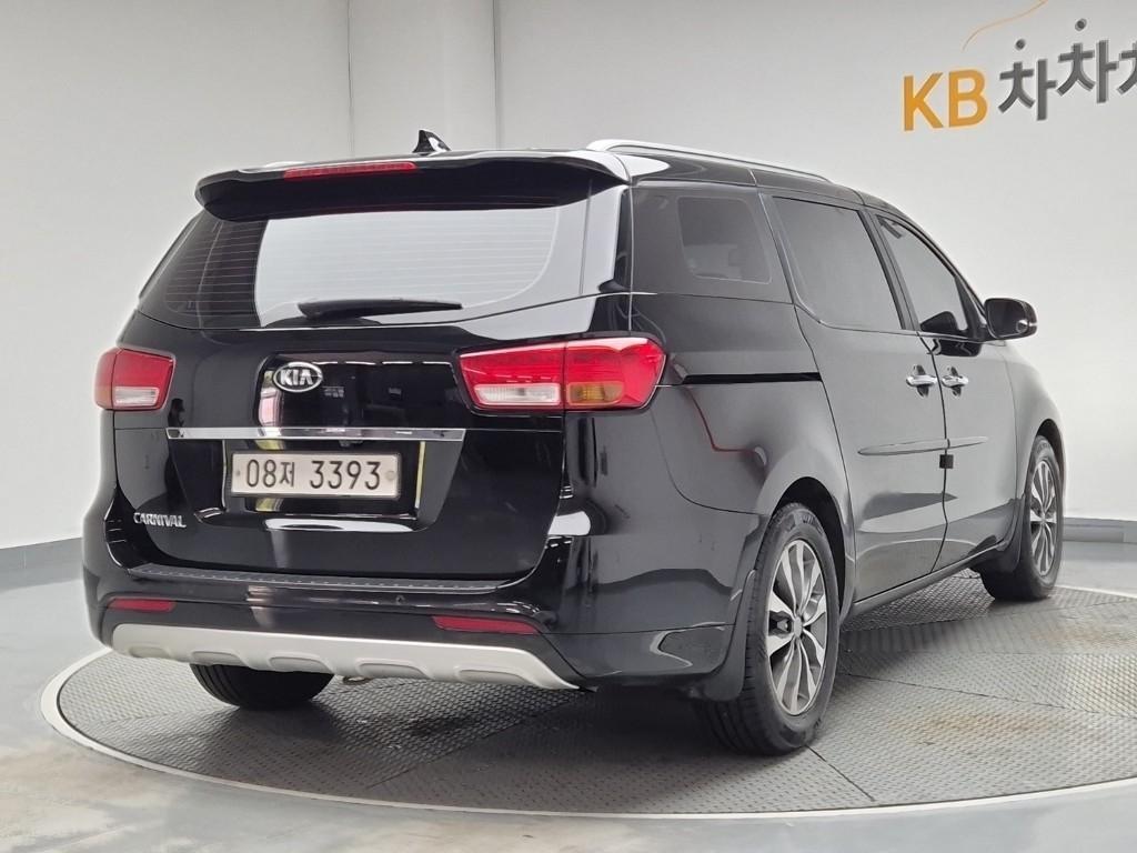 KIA Carnival - Vista 3