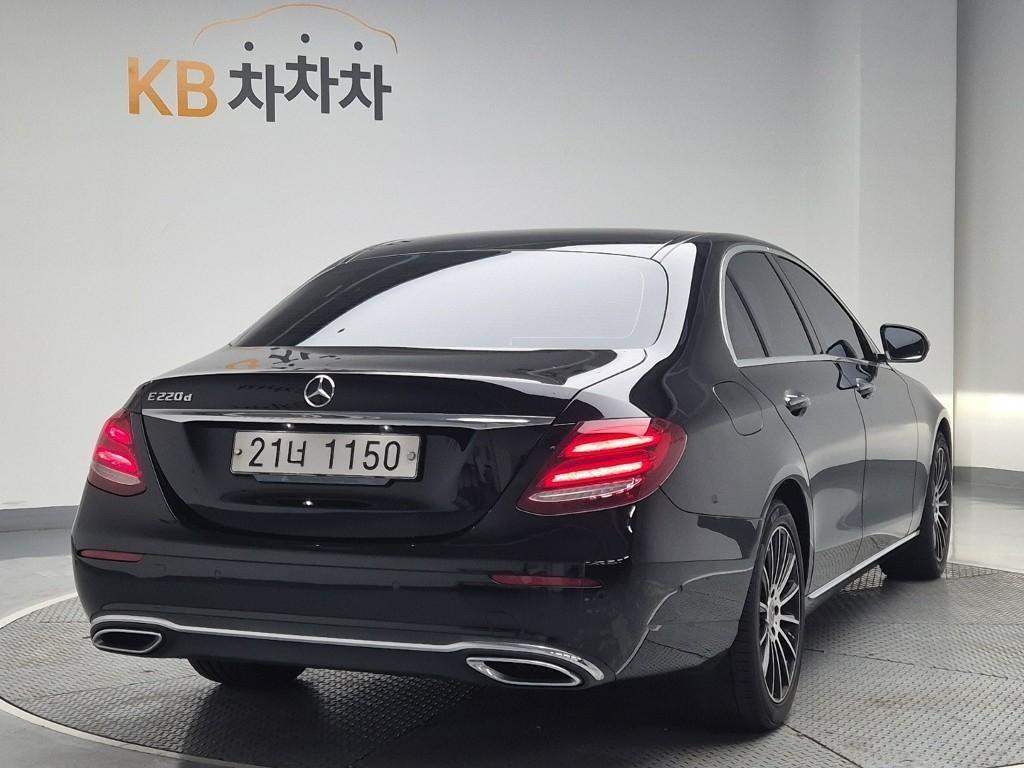 Mercedes Benz E class - Vista 2