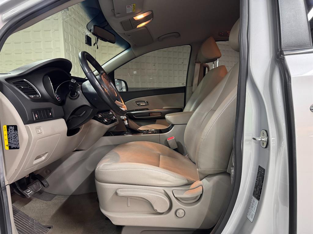KIA Carnival - Vista 6