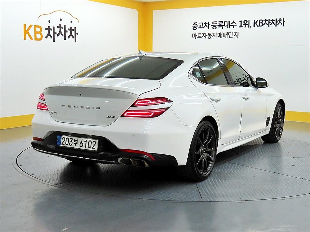 Genesis G70 - Vista 4