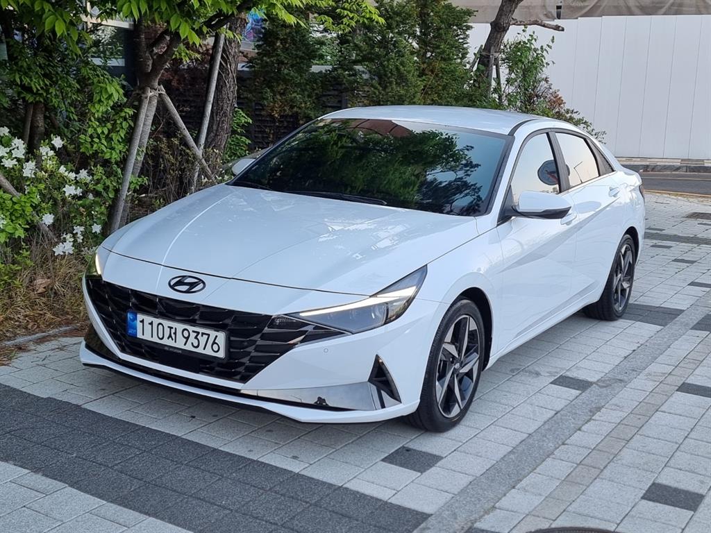 HYUNDAI Avante - Vista 2