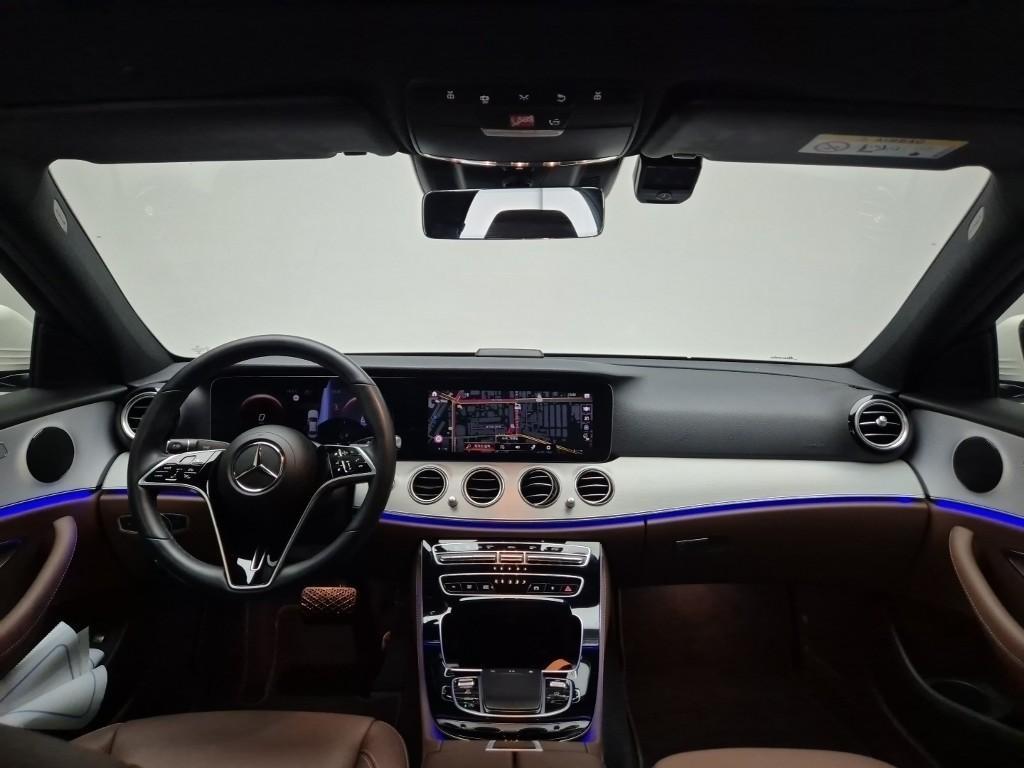 Mercedes Benz E class - Vista 7