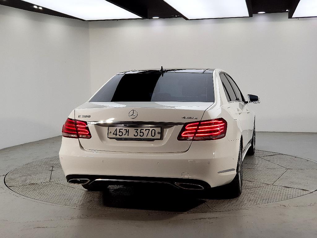 Mercedes Benz E class - Vista 3