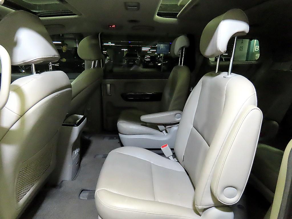 KIA Carnival - Vista 7