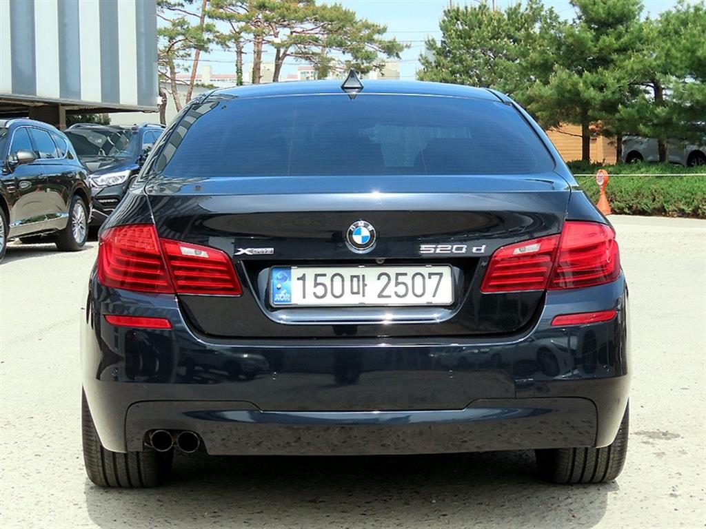 BMW 5 Series - Vista 4