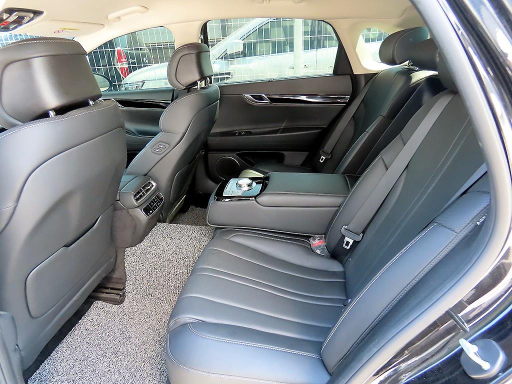 Genesis G80 - Vista 6