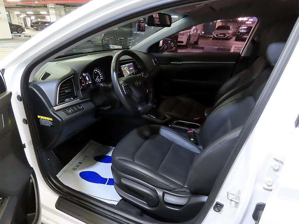 HYUNDAI Avante - Vista 6