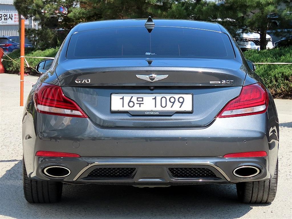 Genesis G70 - Vista 4