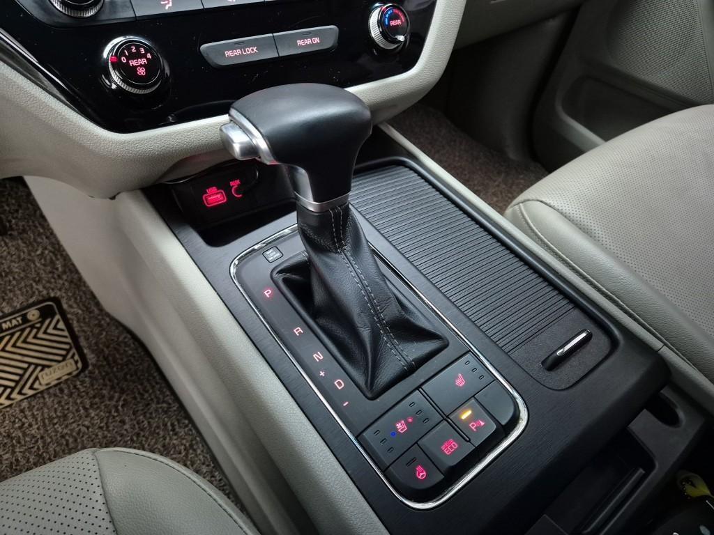 KIA Carnival - Vista 8
