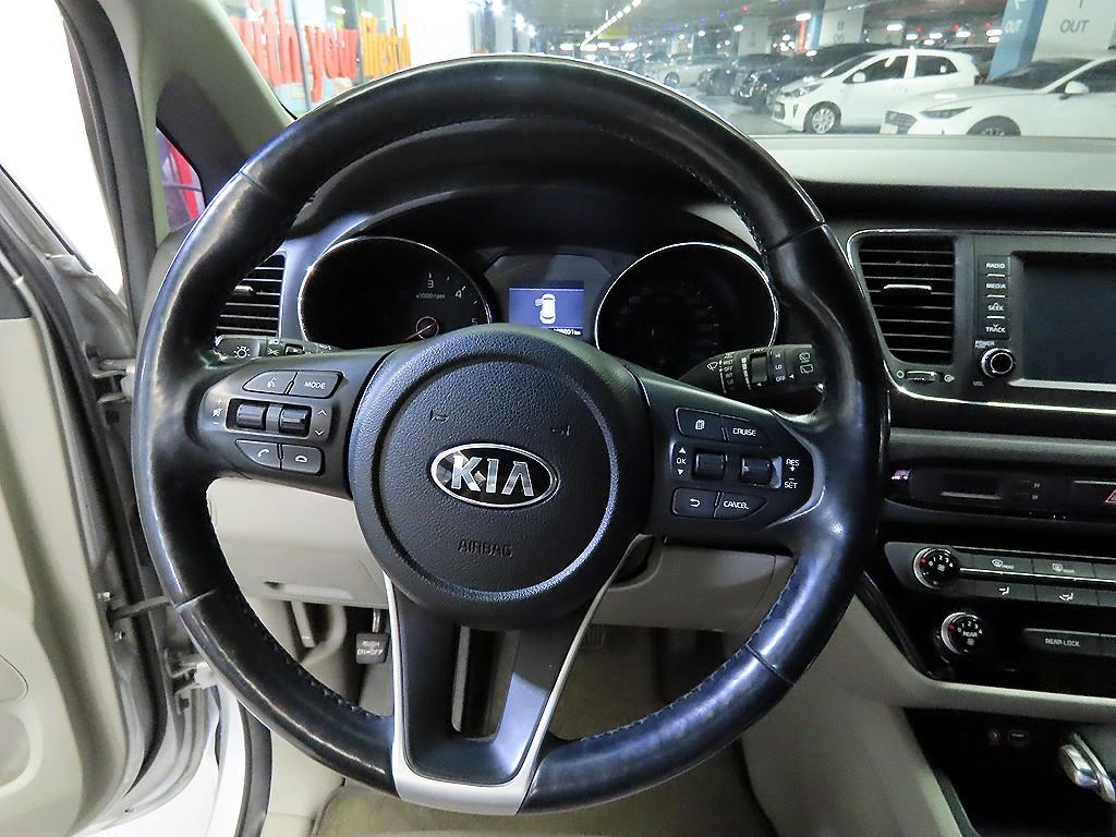 KIA Carnival - Vista 8
