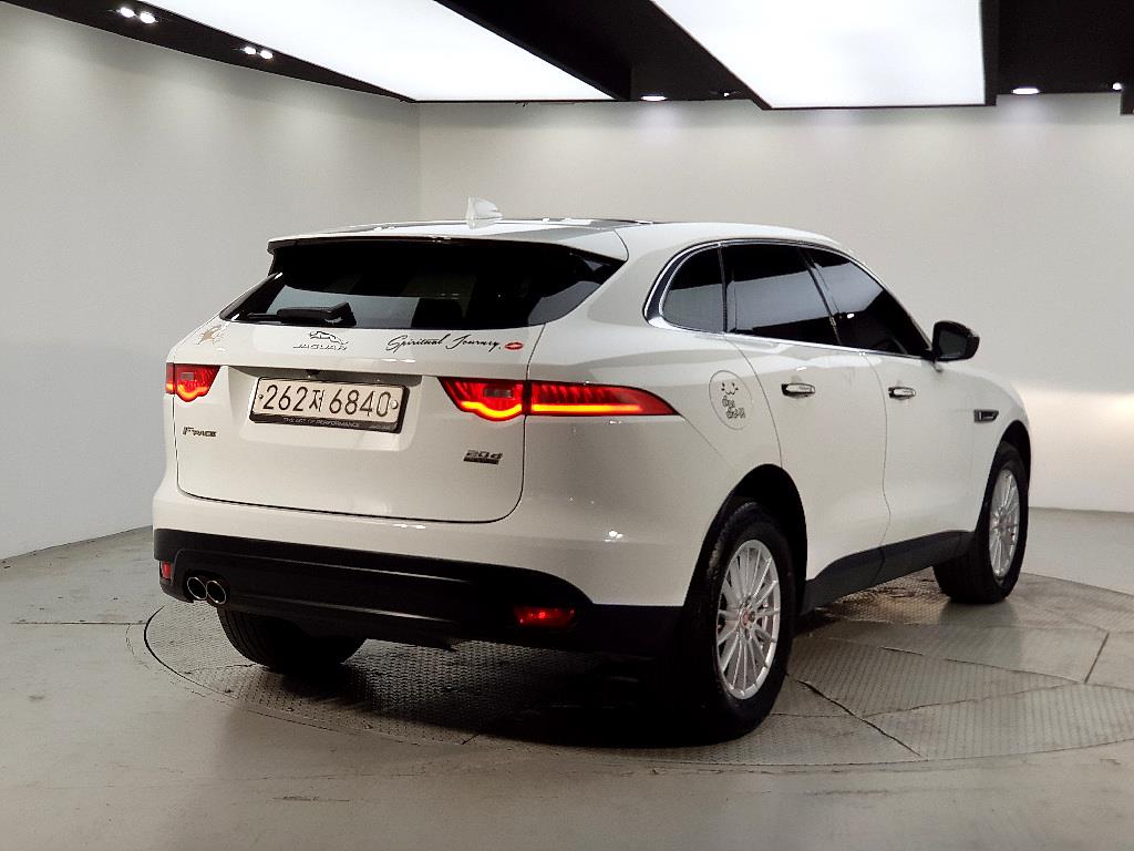 Jaguar F-PACE - Vista 4