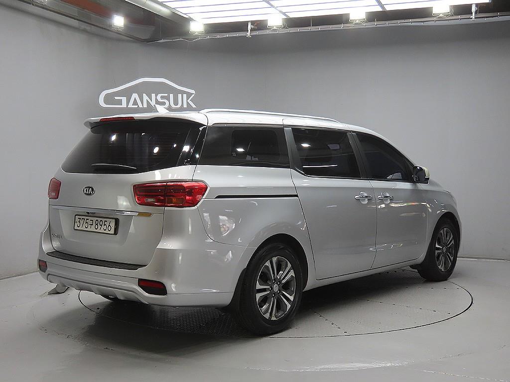 KIA Carnival - Vista 7