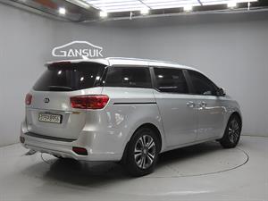 KIA Carnival - Vista 8