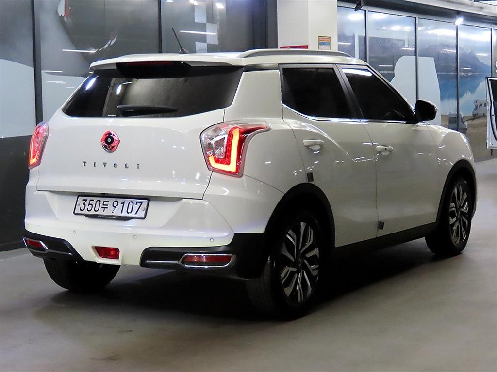 Ssangyong Tivoli - Vista 4