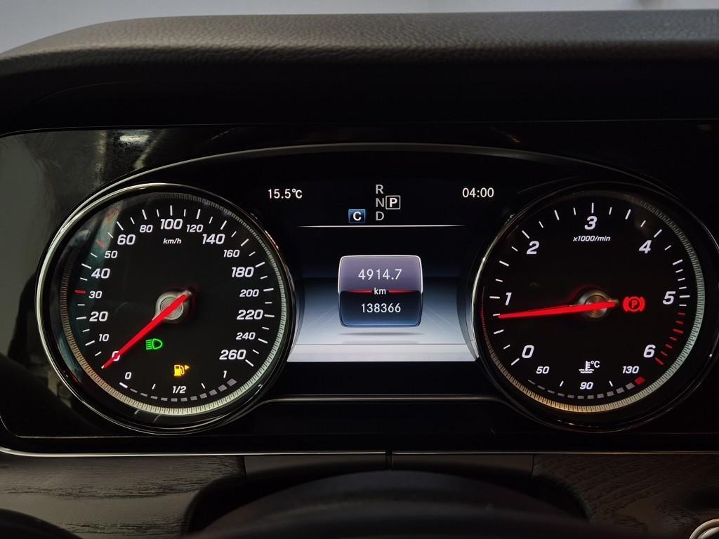 Mercedes Benz E class - Vista 6