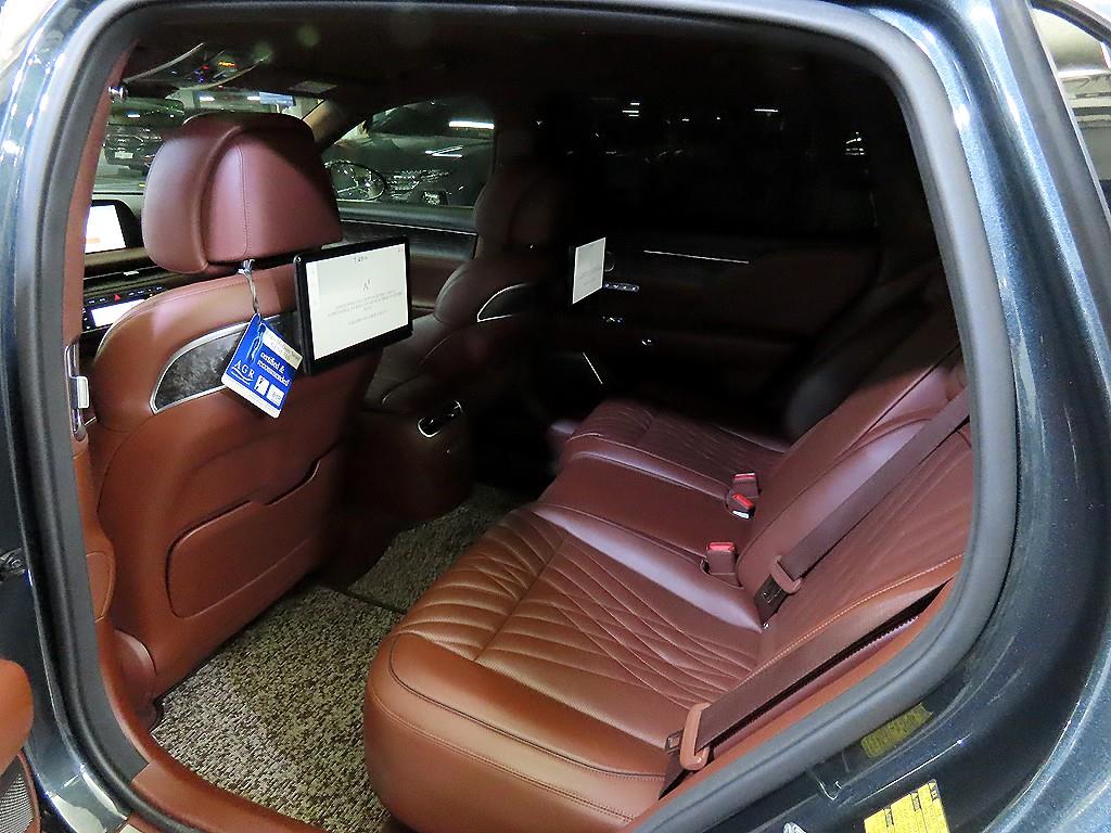 Genesis G90 - Vista 7