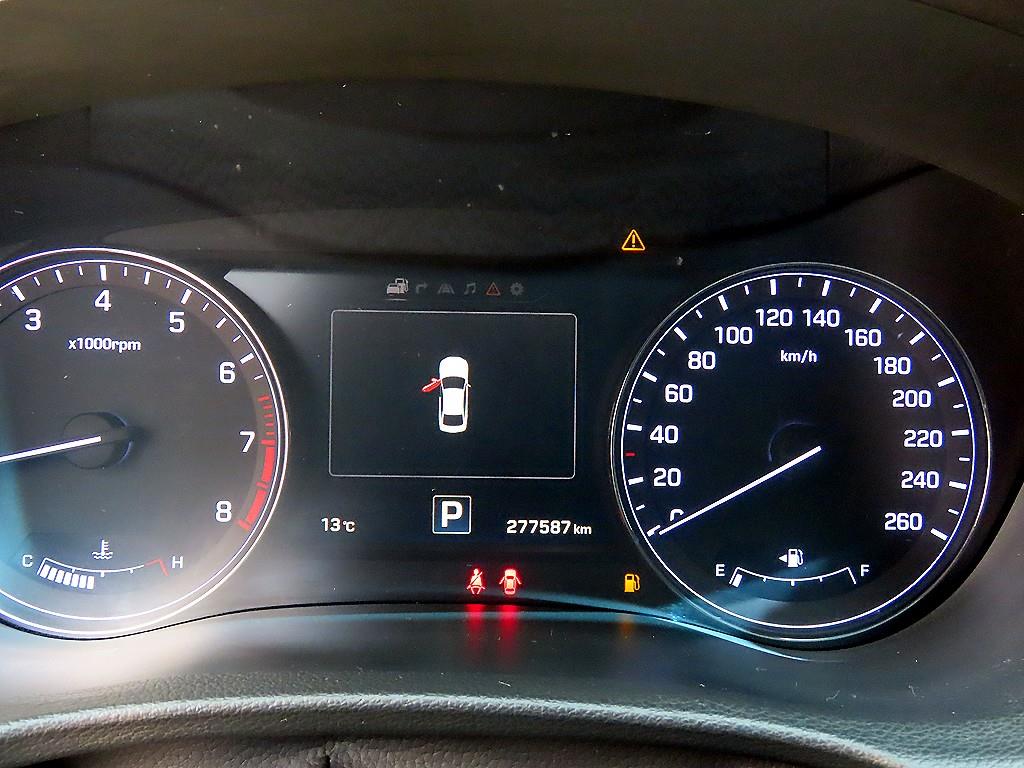 HYUNDAI Genesis - Vista 9