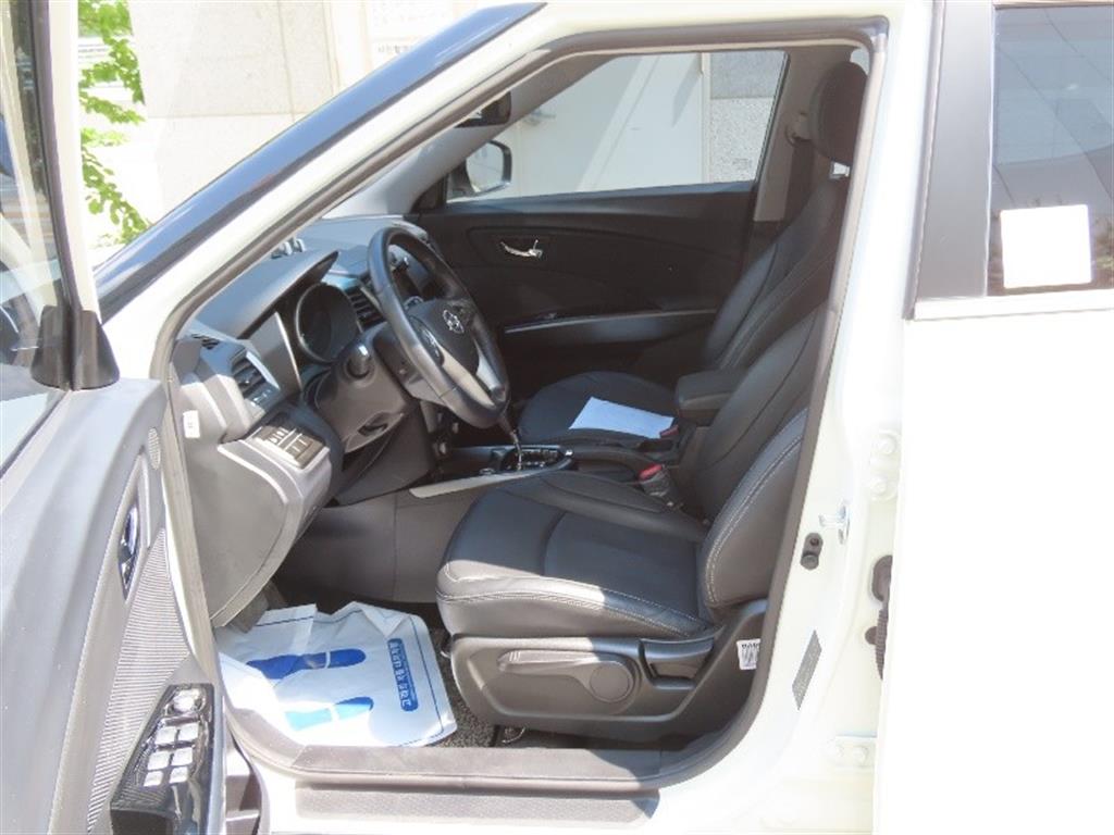 Ssangyong Tivoli 2018 Blanco - Importación desde Corea - HF Imports Iquique - Foto 13
