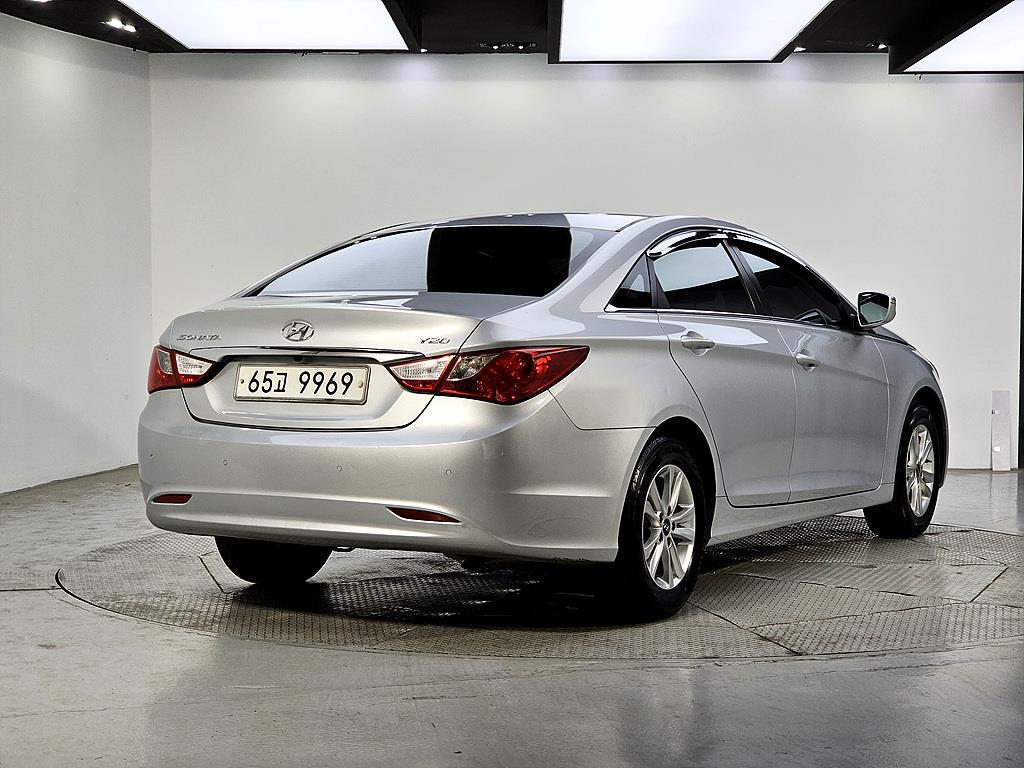 HYUNDAI Sonata - Vista 4