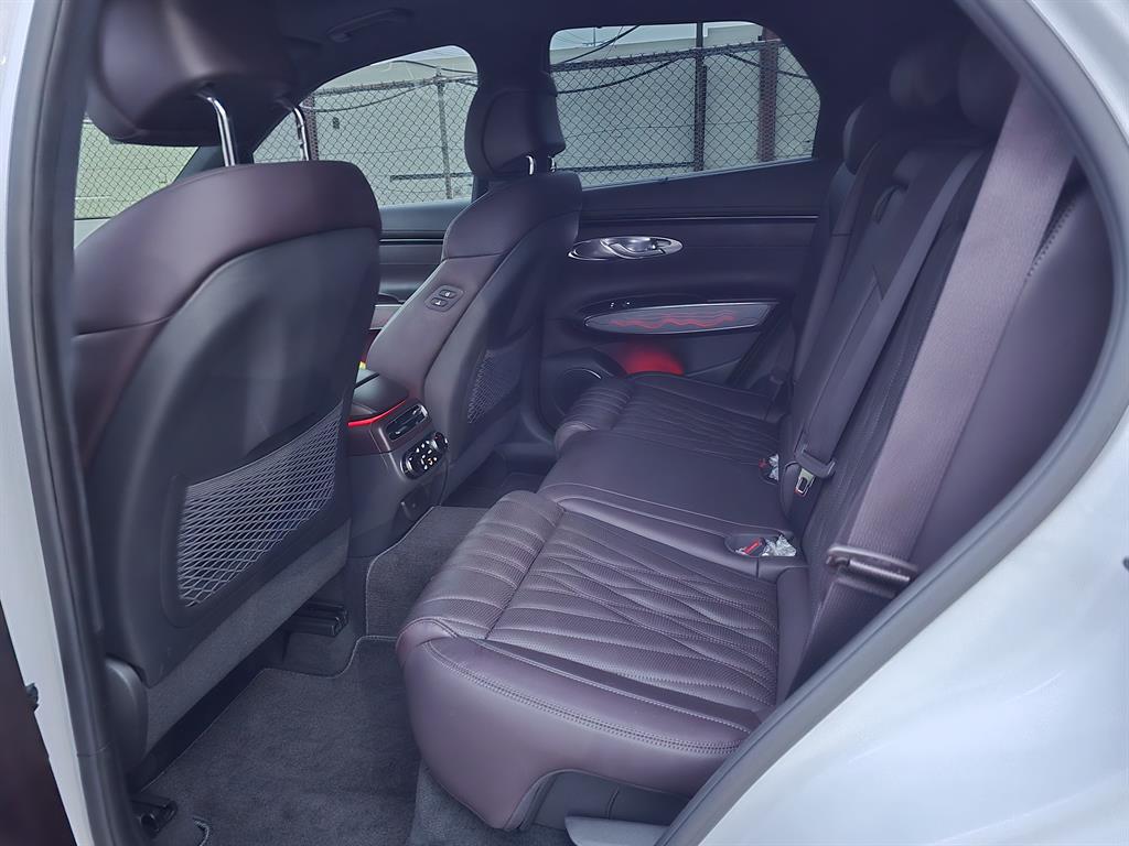 Genesis GV70 - Vista 7