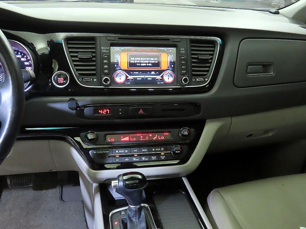 KIA Carnival - Vista 12