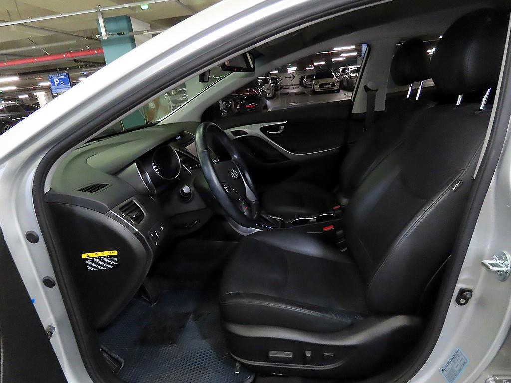 HYUNDAI Avante - Vista 6