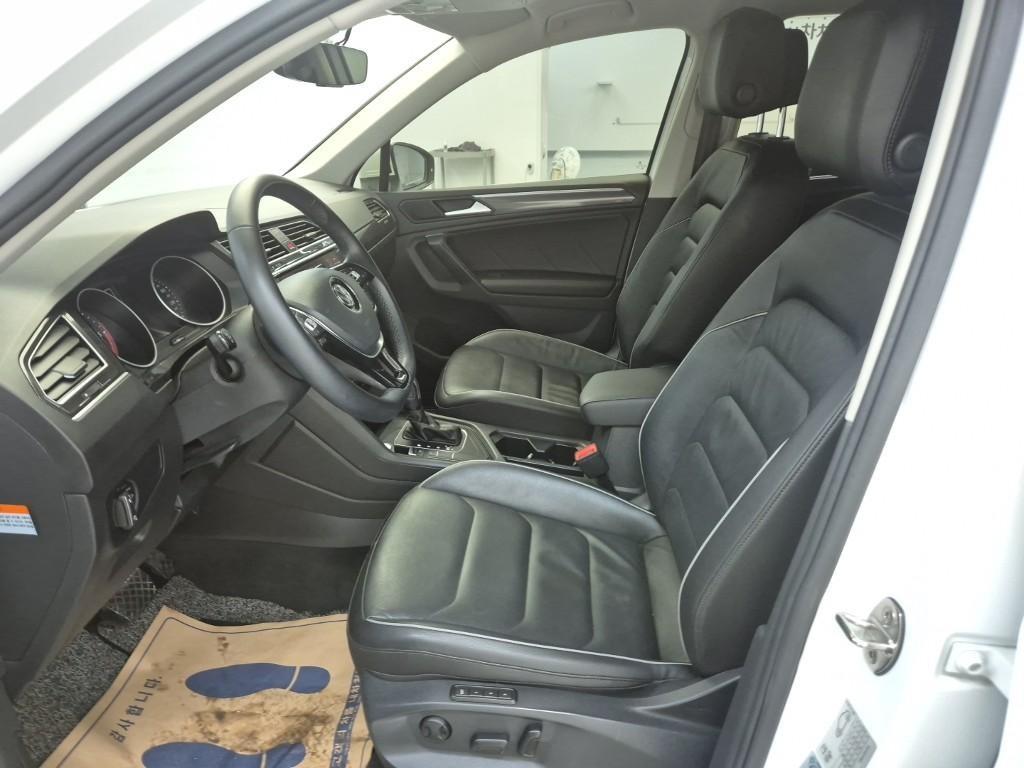 Volkswagen Tiguan - Vista 11