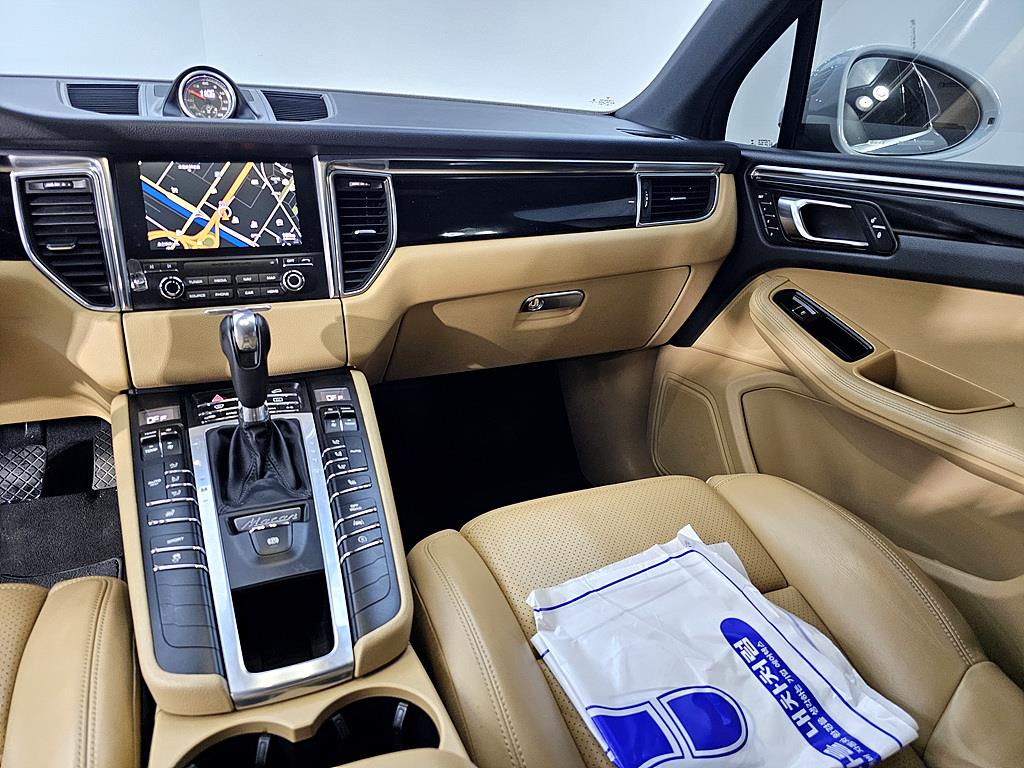 Porsche Macan - Vista 10