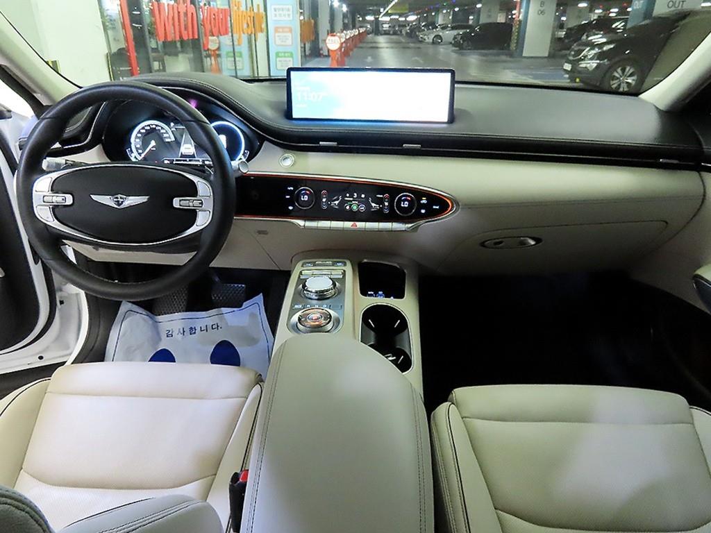 Genesis GV70 - Vista 10