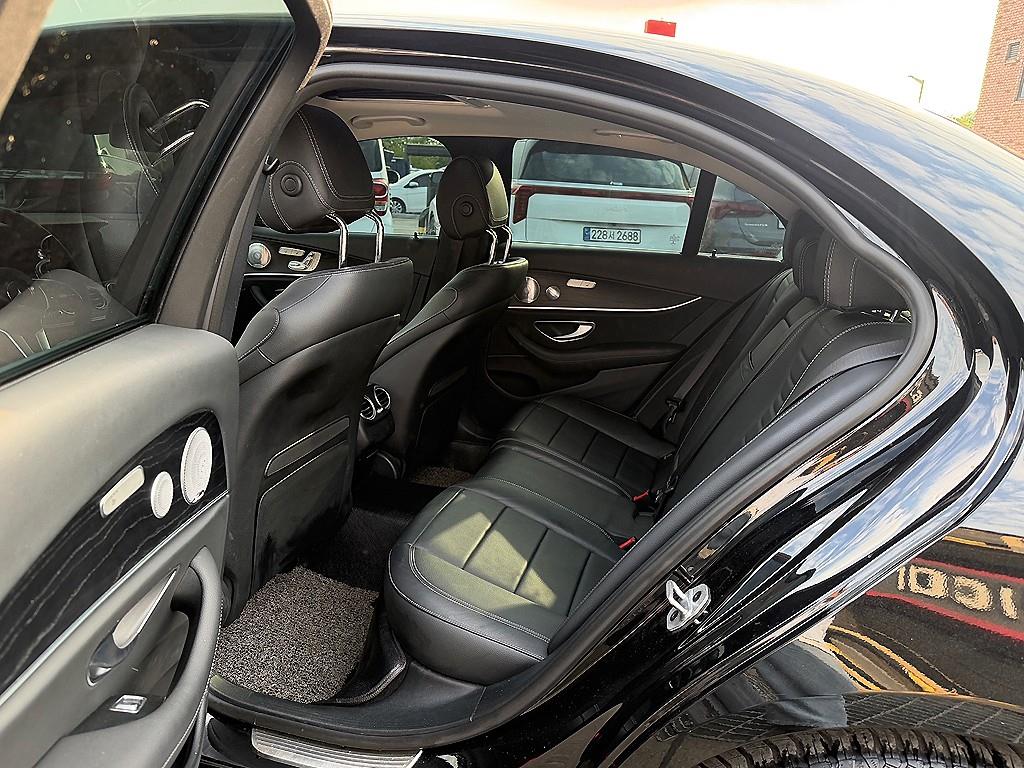 Mercedes Benz E class - Vista 7