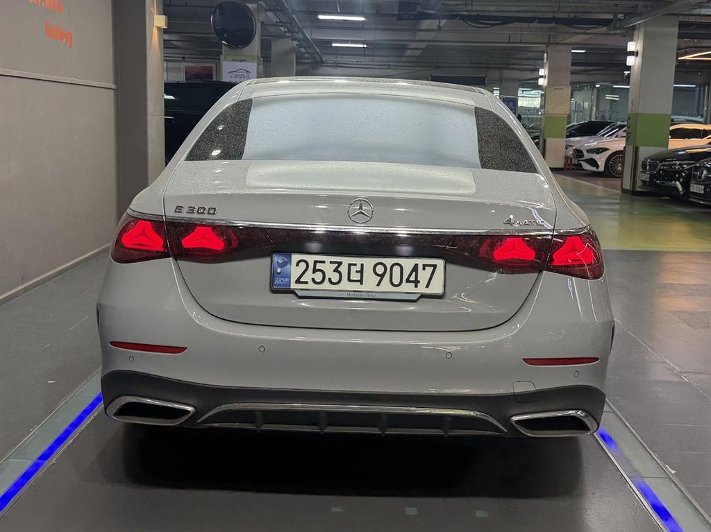 Mercedes Benz E class - Vista 4