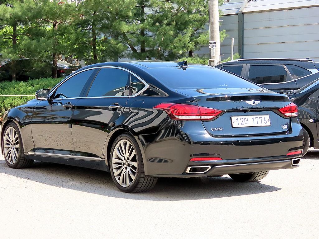 HYUNDAI Genesis - Vista 3